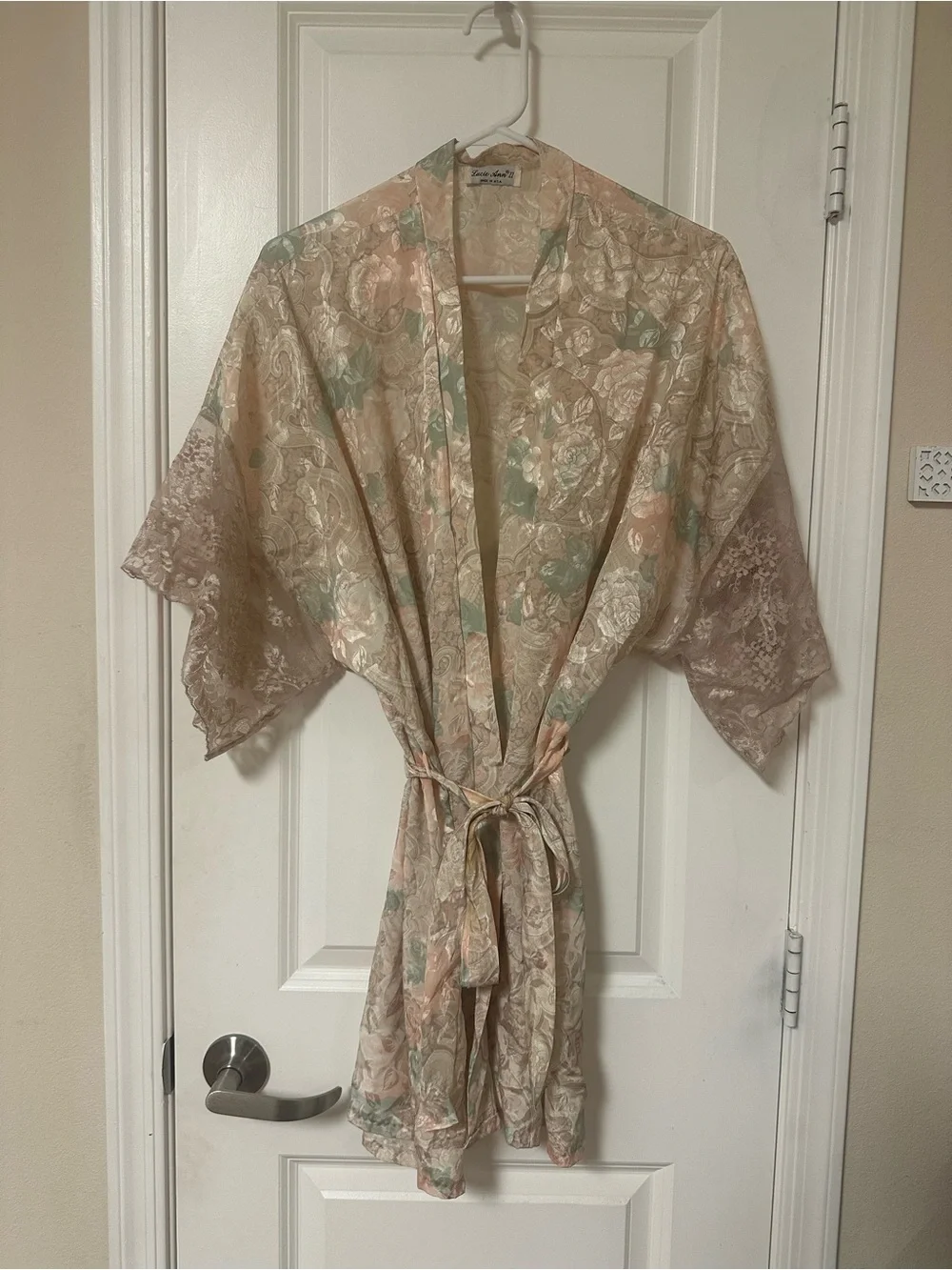Lucie Ann lightweight satin